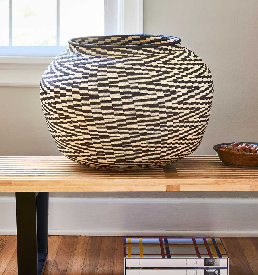 Grande Black White Cultural – geometric motif – woven basket – baskets – handwoven in Panama