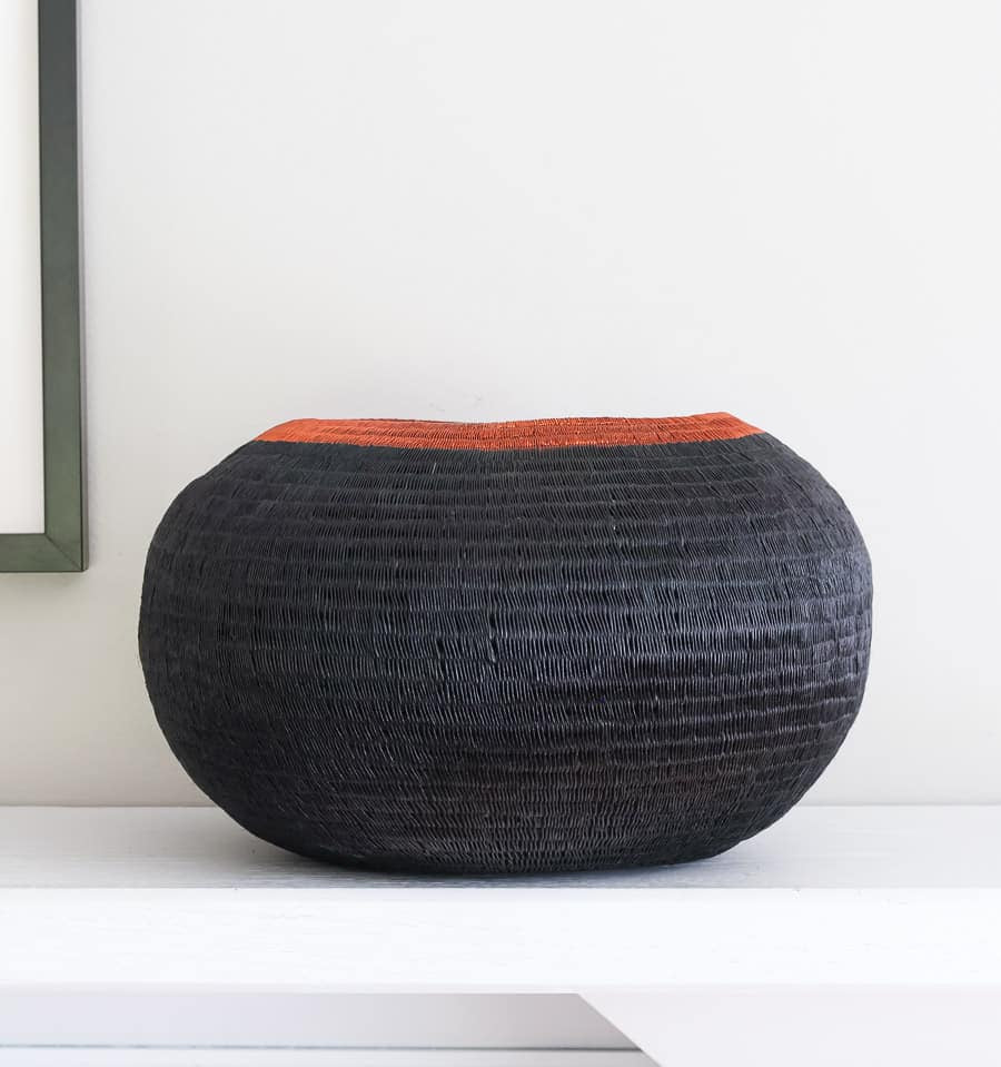 Black Basket With Copper Top – geometric motif – woven basket – baskets – handwoven in Colombia