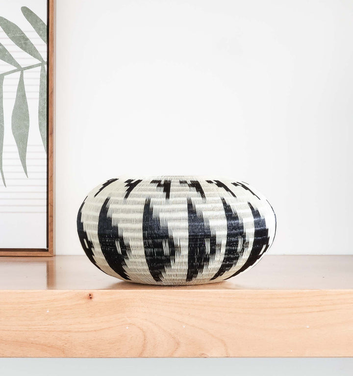 Black Darts – geometric motif – woven basket – baskets – handwoven in Colombia