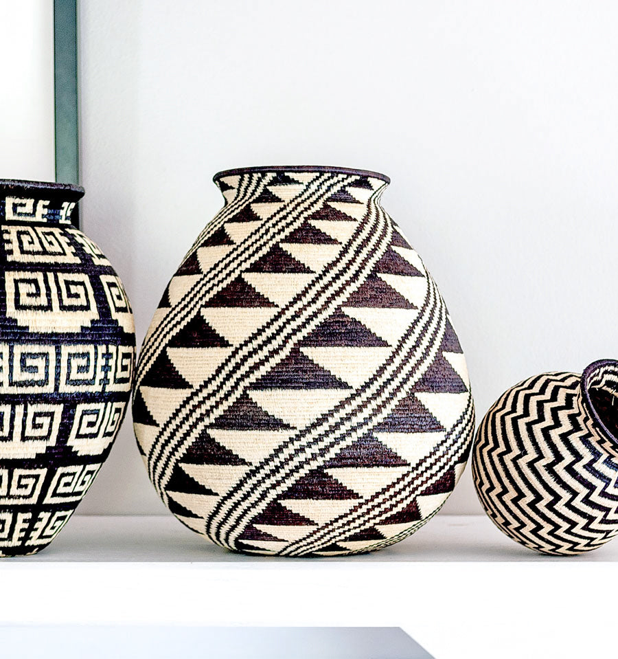 Outlined Black Feather Wounaan Basket – geometric motif – woven basket – baskets – handwoven in Panama