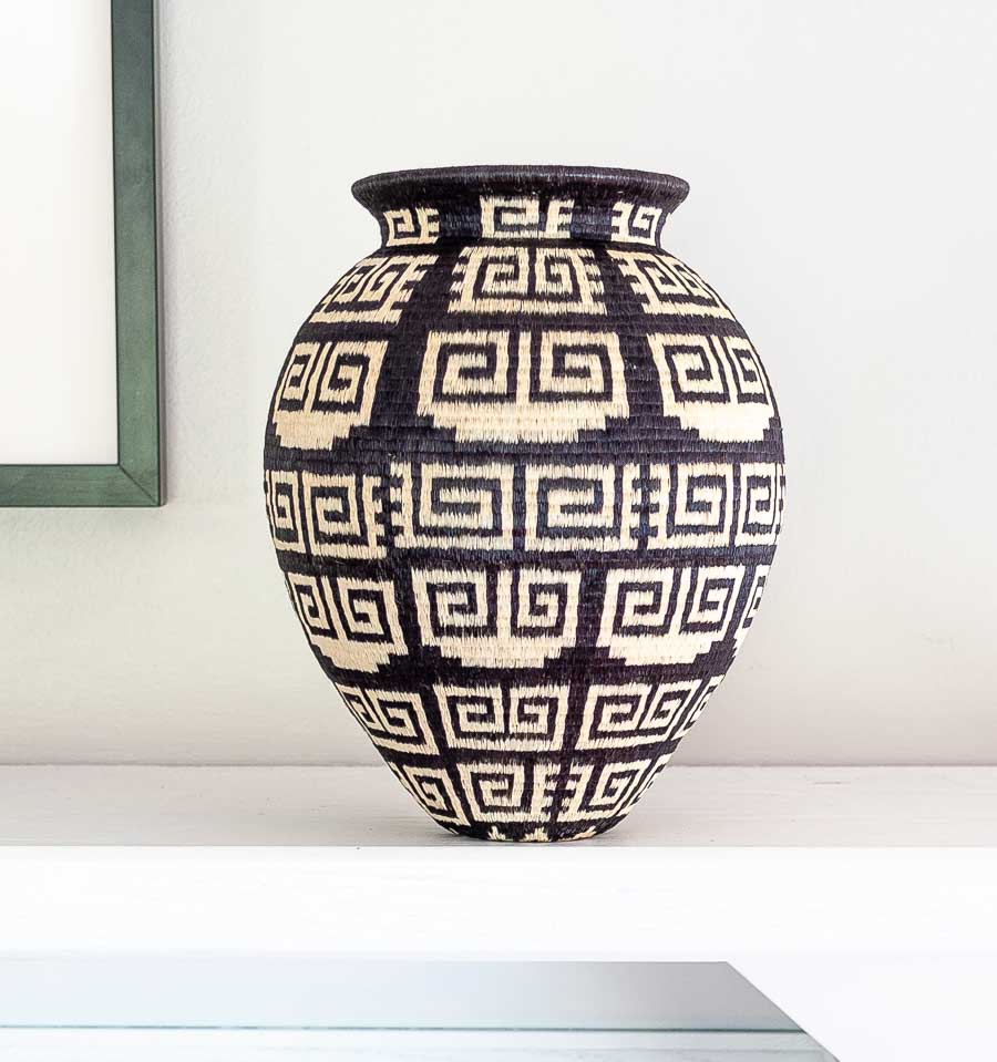 Modern Edged Keys – geometric motif – woven basket – baskets – handwoven in Panama