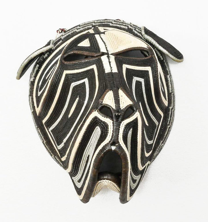 Black White Bulldog – geometric motif – mask – sculptures & statues – handwoven in Panama