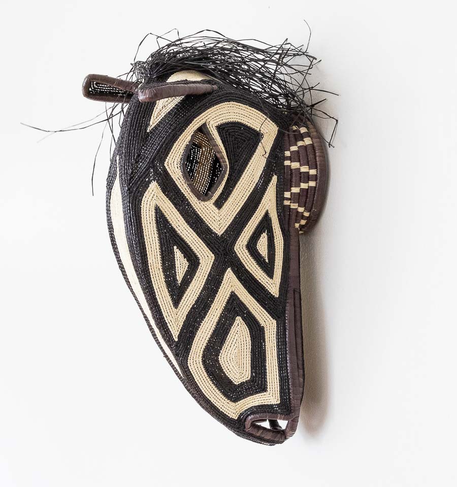 Black White Horse Mask – geometric motif – mask – sculptures & statues – handwoven in Panama
