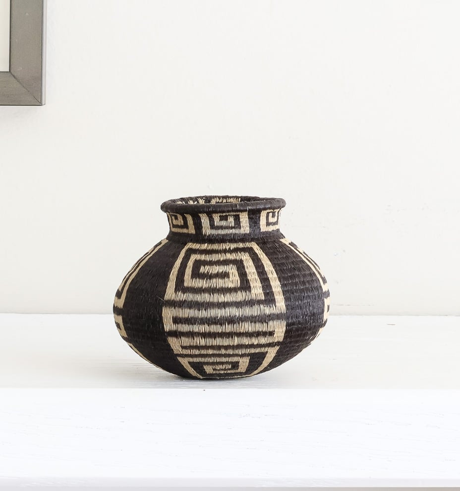 Petite Tan Keys On Black – geometric motif – woven basket – baskets – handwoven in Panama