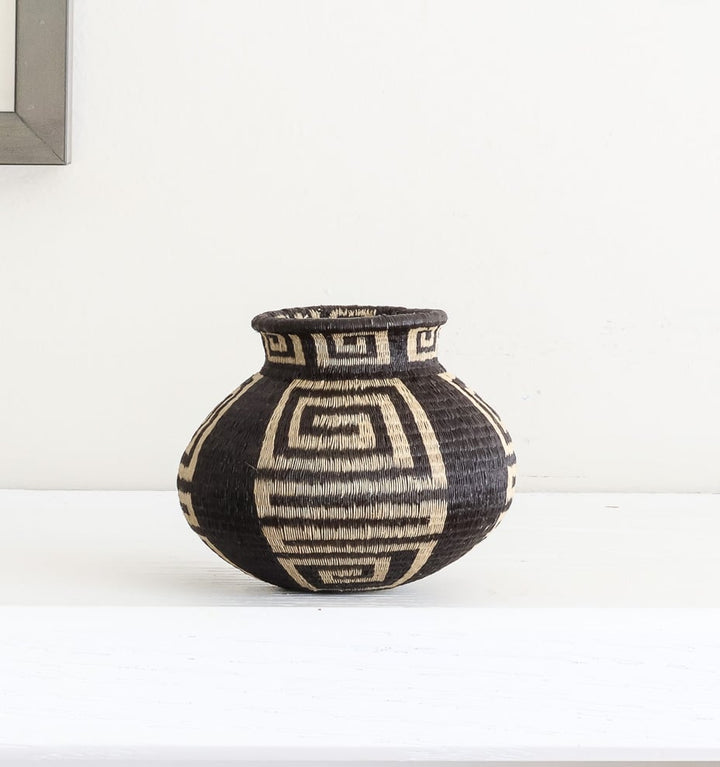 Petite Tan Keys On Black – geometric motif – woven basket – baskets – handwoven in Panama
