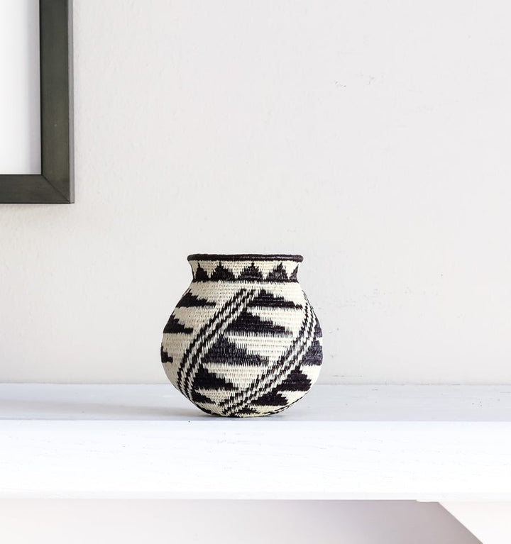 Black Lined Mini Feather – geometric motif – woven basket – baskets – handwoven in Panama