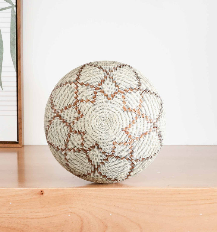 Copper Net On Wehite – geometric motif – woven basket – baskets – handwoven in Colombia