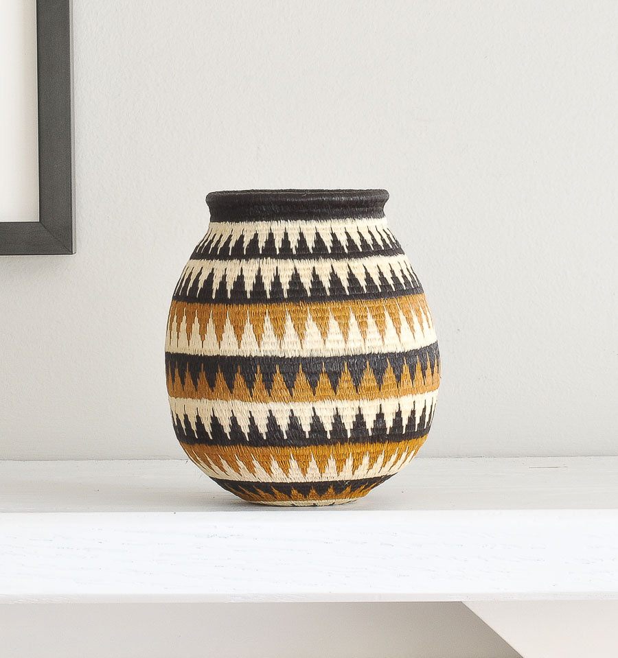 Fine Rows Of Triangles Basket – geometric motif – woven basket – baskets – handwoven in Panama