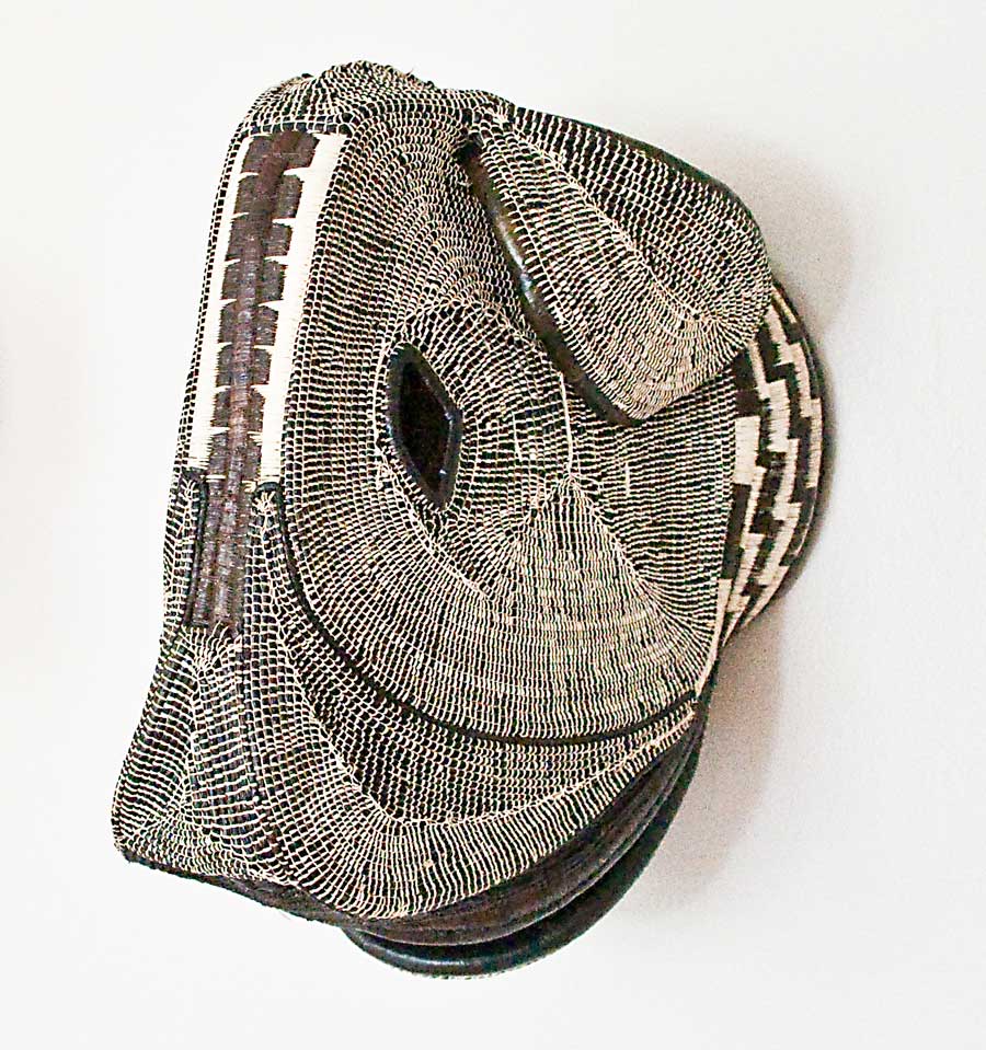 Grande Black Dog – geometric motif – mask – sculptures & statues – handwoven in Panama