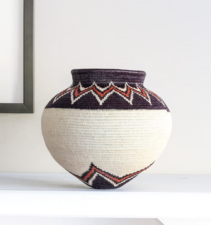 Black Flamed Collar On White – geometric motif – woven basket – baskets – handwoven in Panama