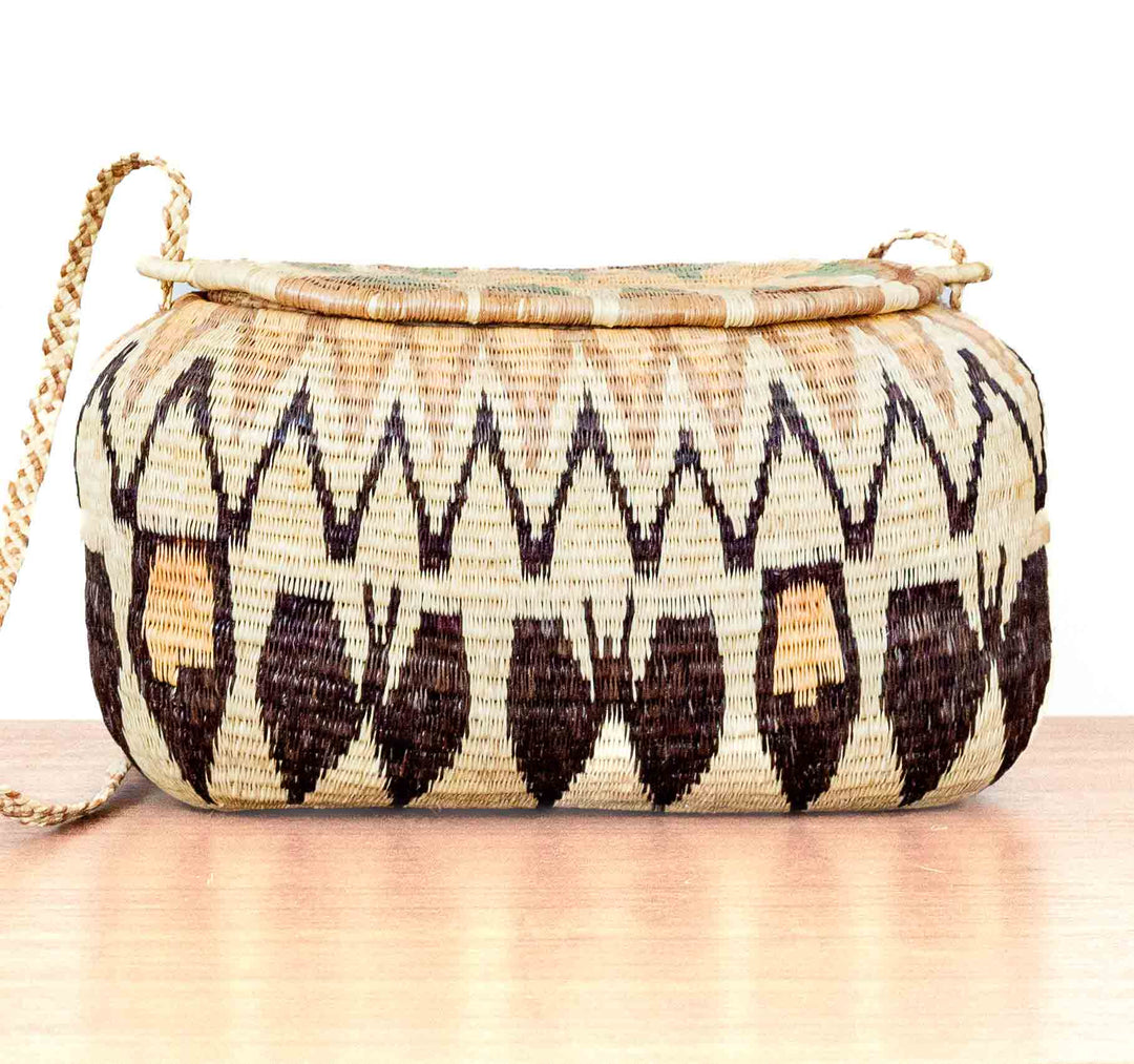Golden Peaks Wounaan Basket Purse